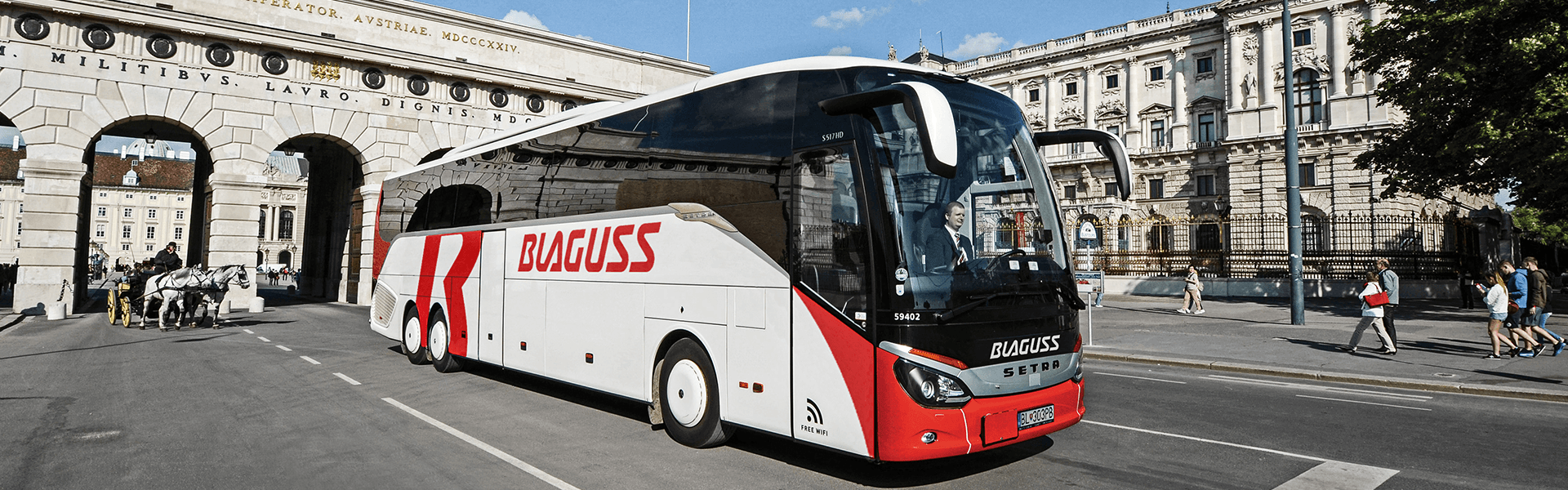 Blaguss Bus vor Hofburg Wien